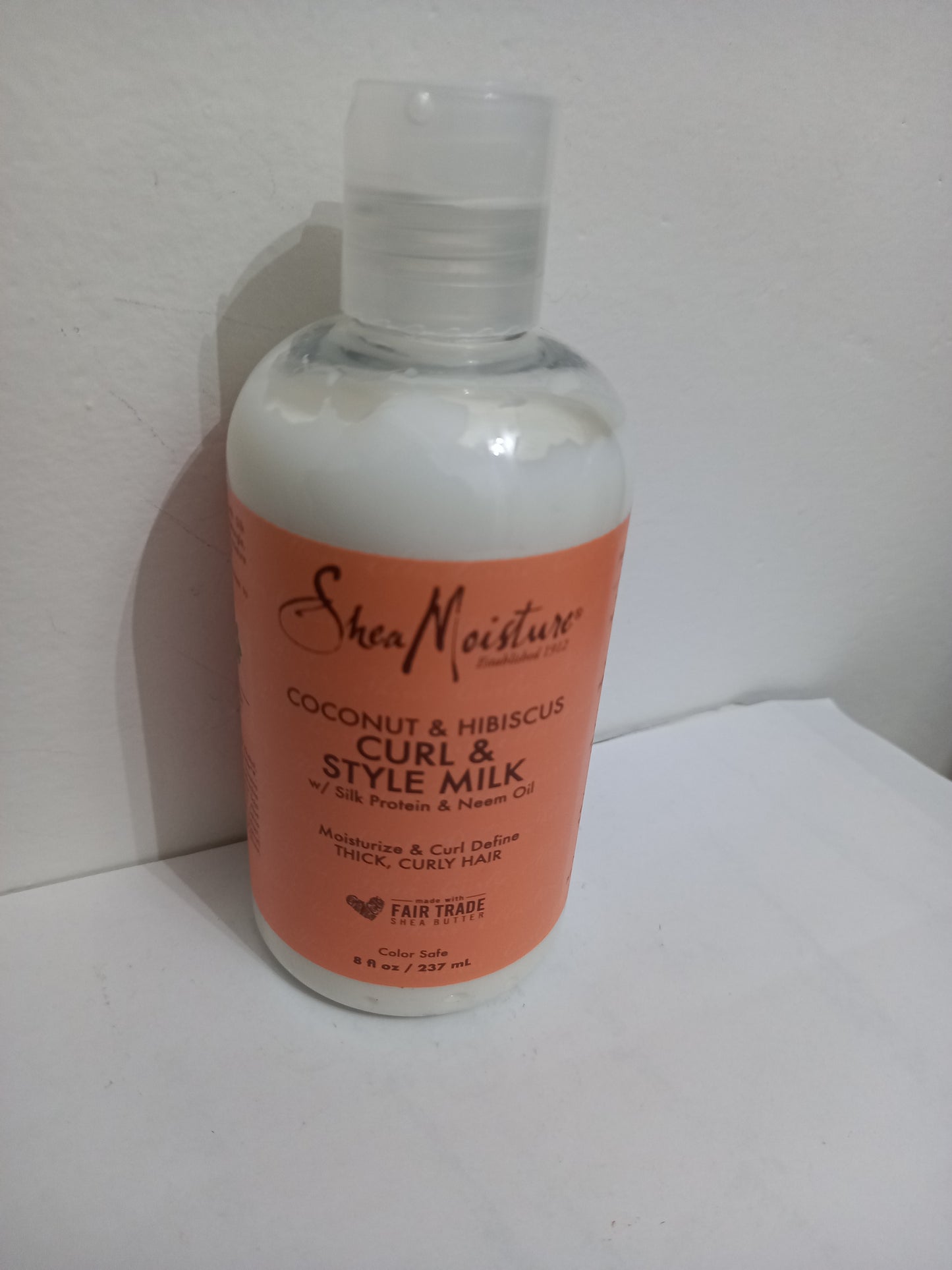 Shea Moisture crema idratante per capelli ricci con olio di cocco e hibiscus