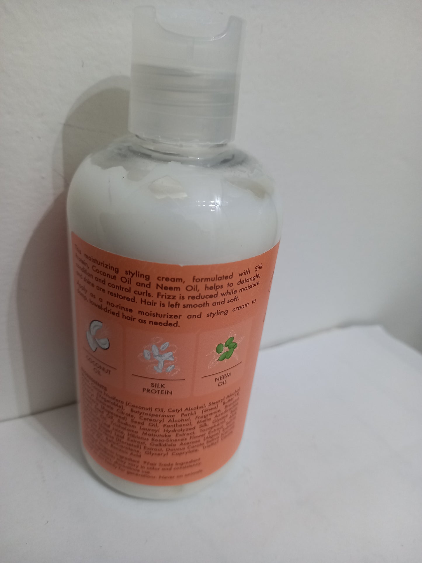 Shea Moisture crema idratante per capelli ricci con olio di cocco e hibiscus